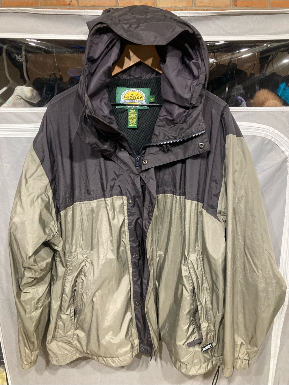CABELA’S Two-Tone Hooded Windbreaker Jacket - Black and Light Olive Men’s Size L